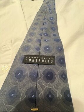 Perry Ellis Gray-Blue Patterned Silk Tie